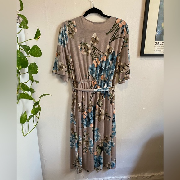 Plus Size - Floral Faux-Wrap Dress - Picture 3 of 3